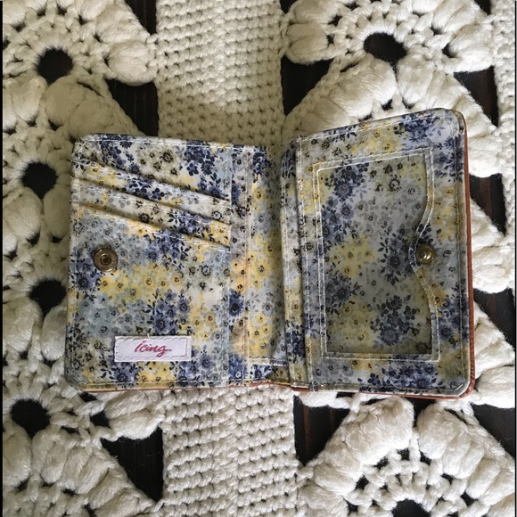 Icing Quilted Wallet With Adorable Gold Bow - Picture 10 of 16